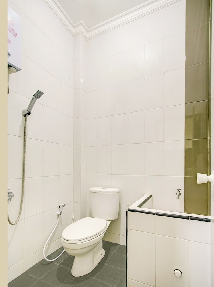 Super OYO Capital O 90151 Guest House 180 29/30