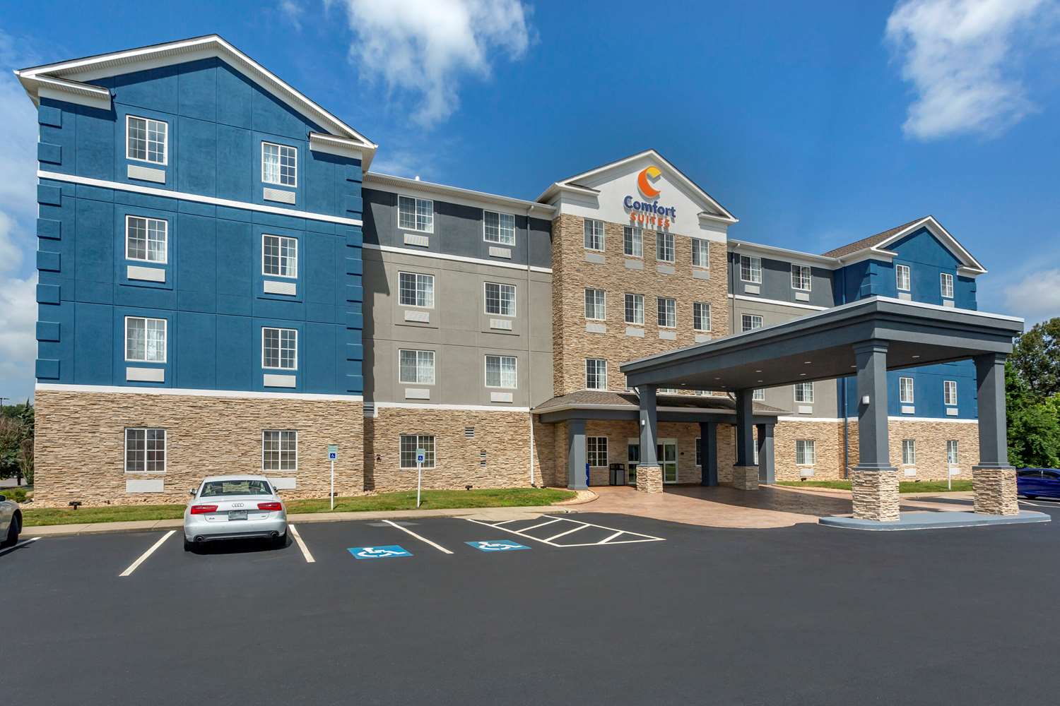 Comfort Suites Clarksville near Governors Square Mall 35/38