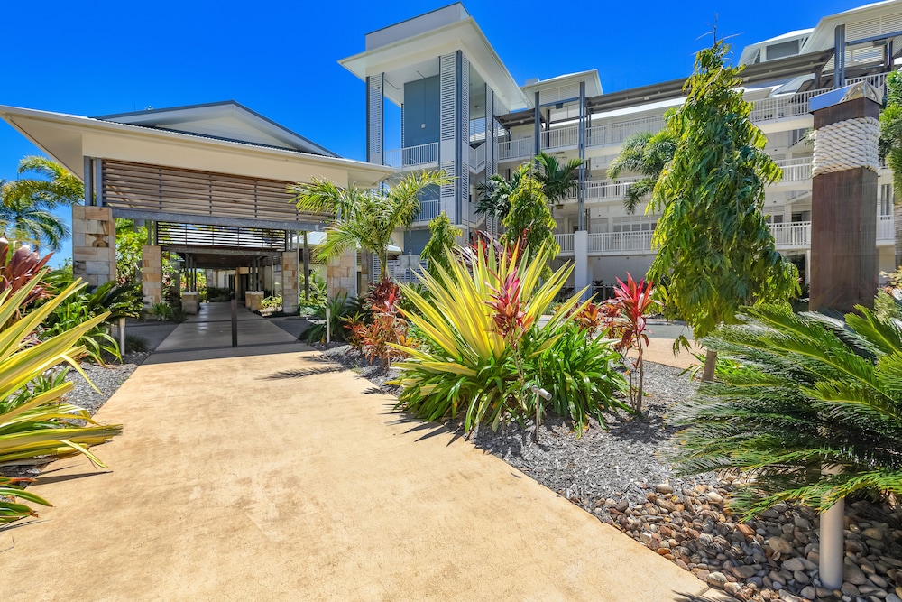 The Boathouse Apartments 12/70