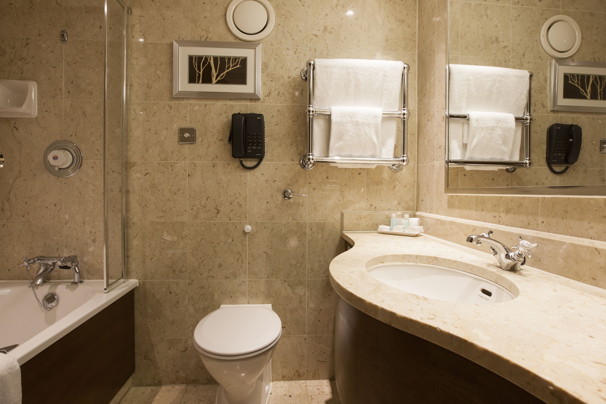 ROOM, DOUBLE BED