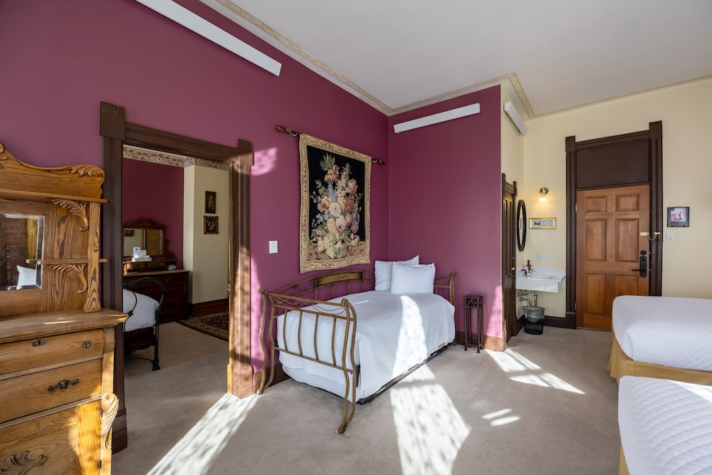 Delaware Hotel 24/49