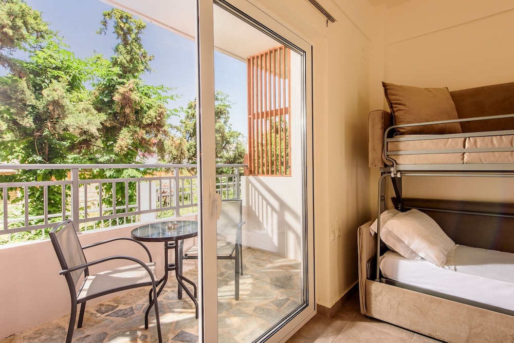 Katrin Hotel and Bungalows 50/50