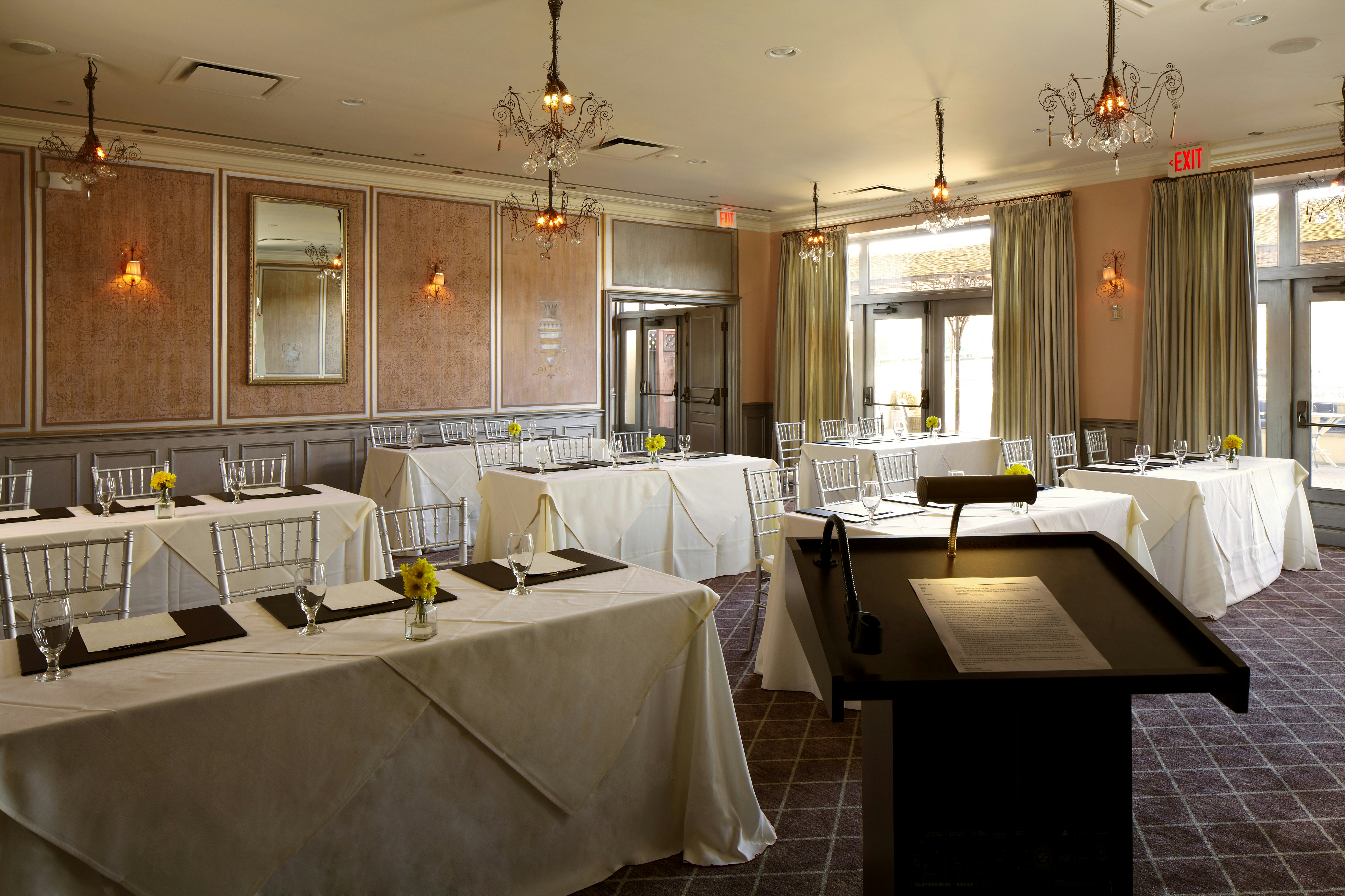 Delamar Greenwich Harbor 37/58