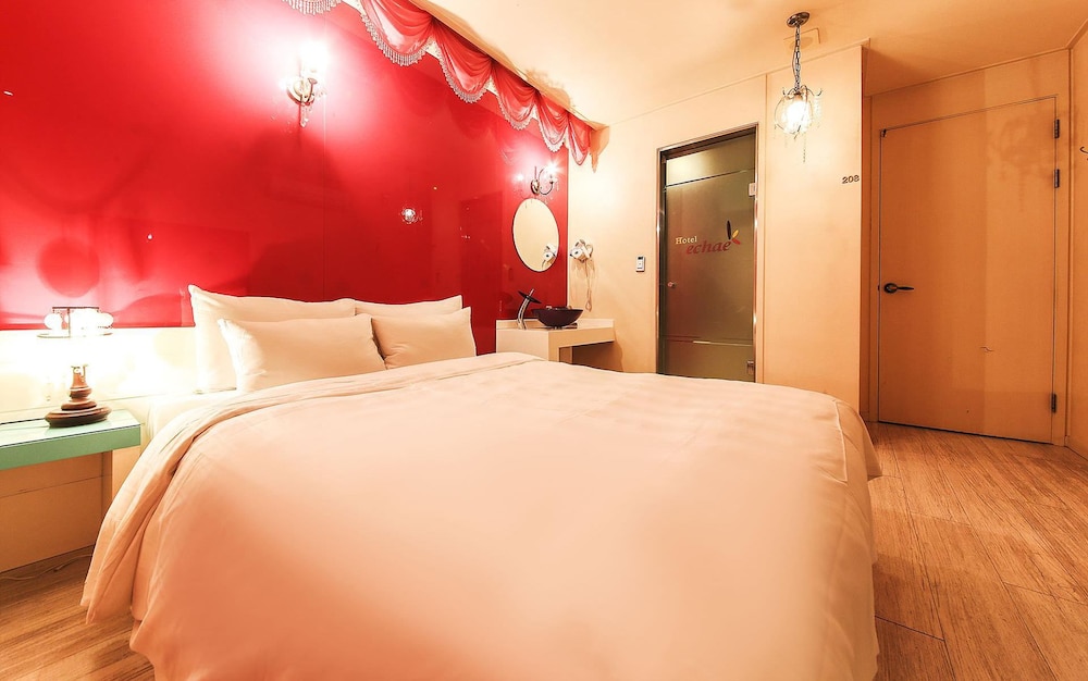 Echae Hotel 10/88