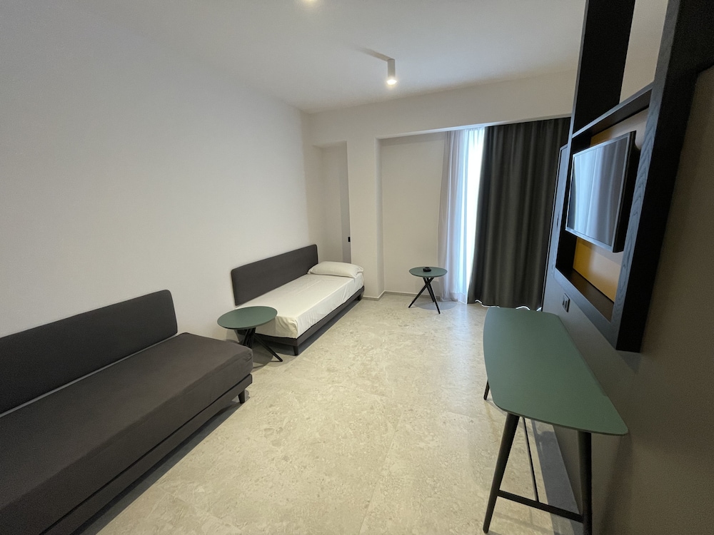 Sud Beach Hotel 10/53