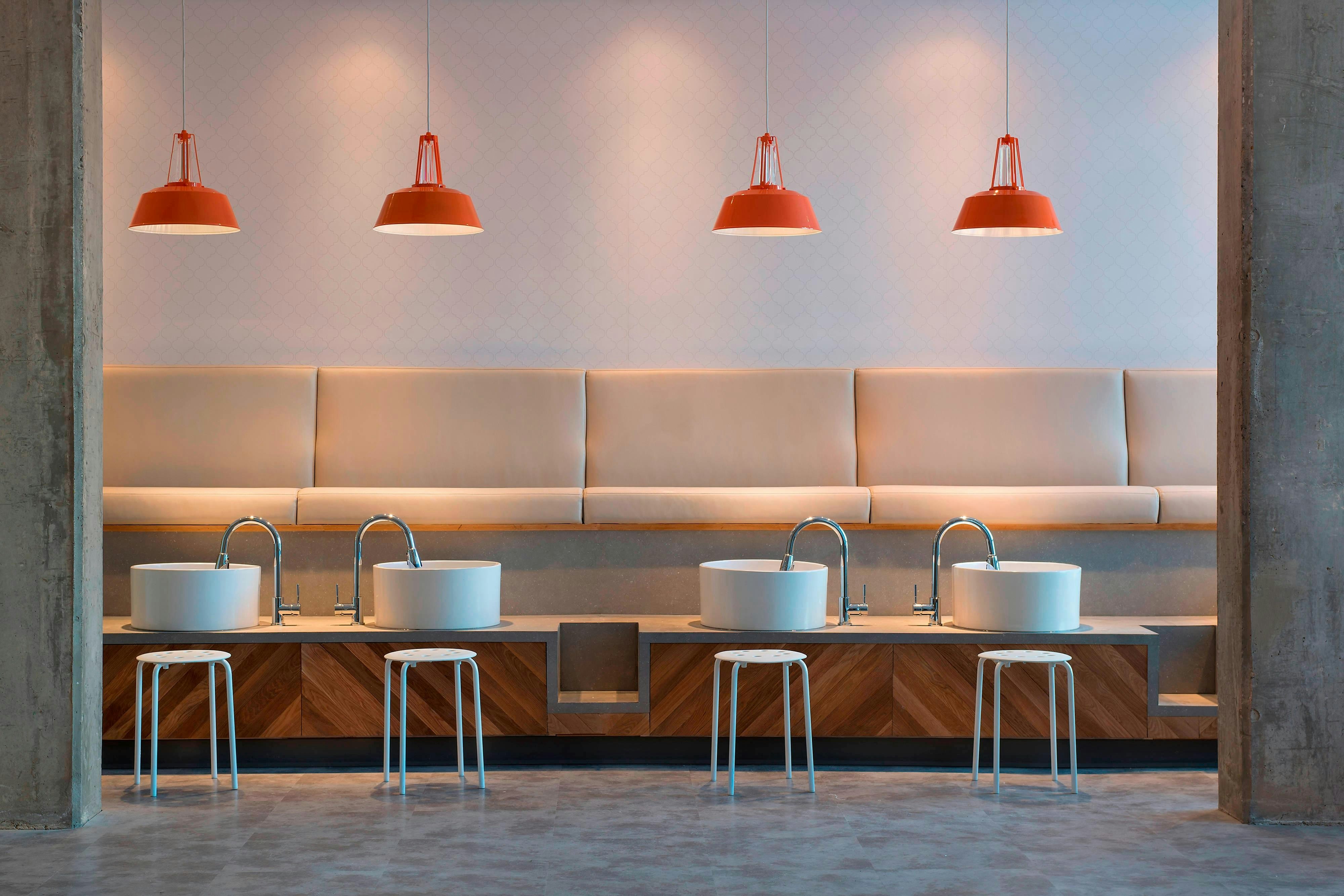 Courtyard By Marriott Calgary South 11/15