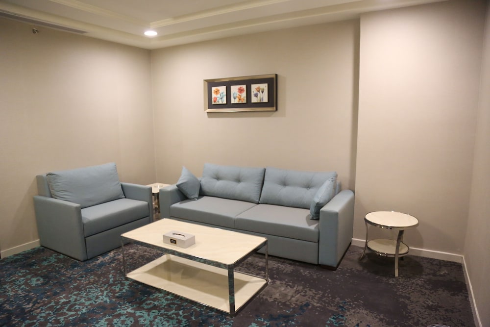 أجنحة برام(Bram Suites) 15/25