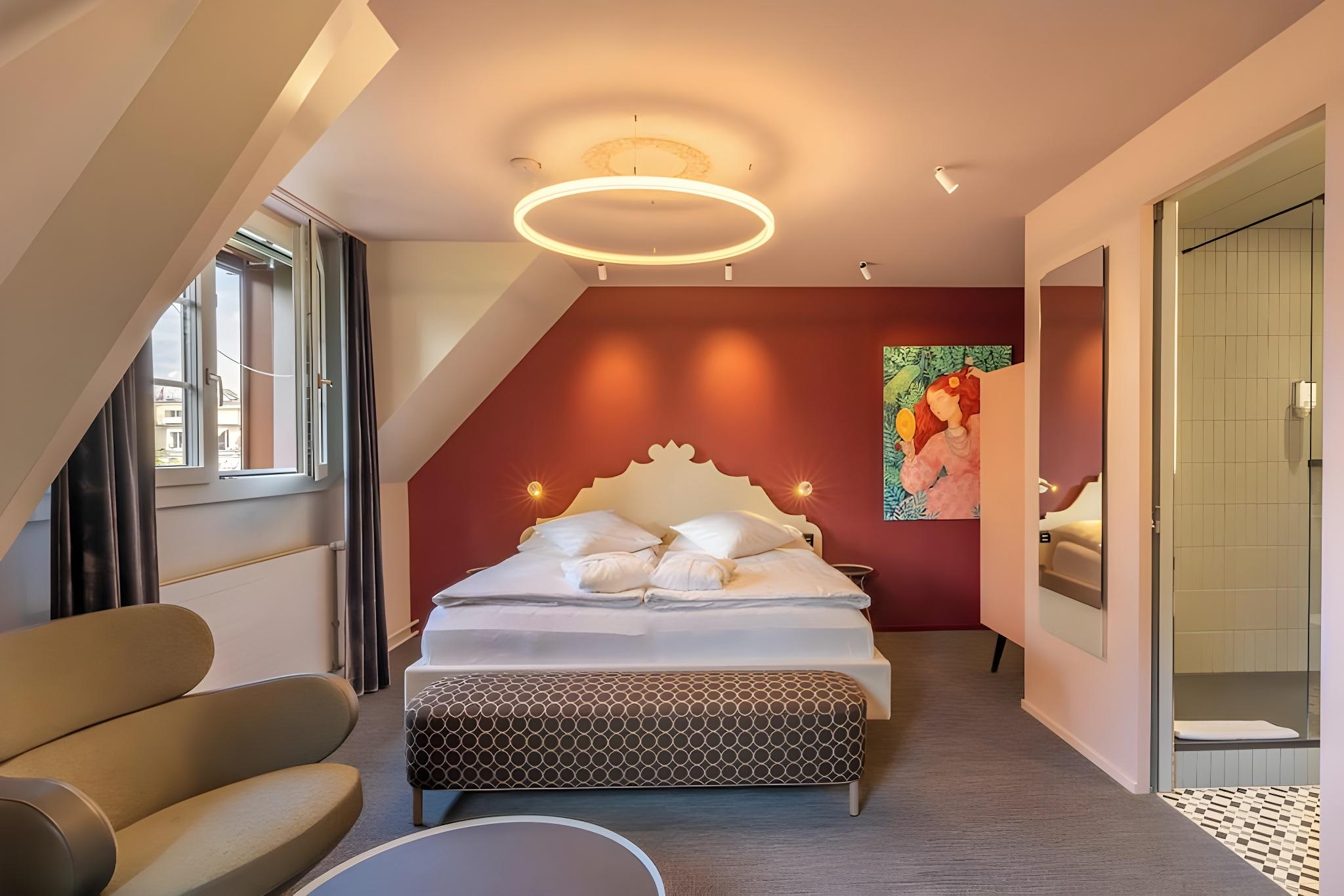Boutique, Queen Bed