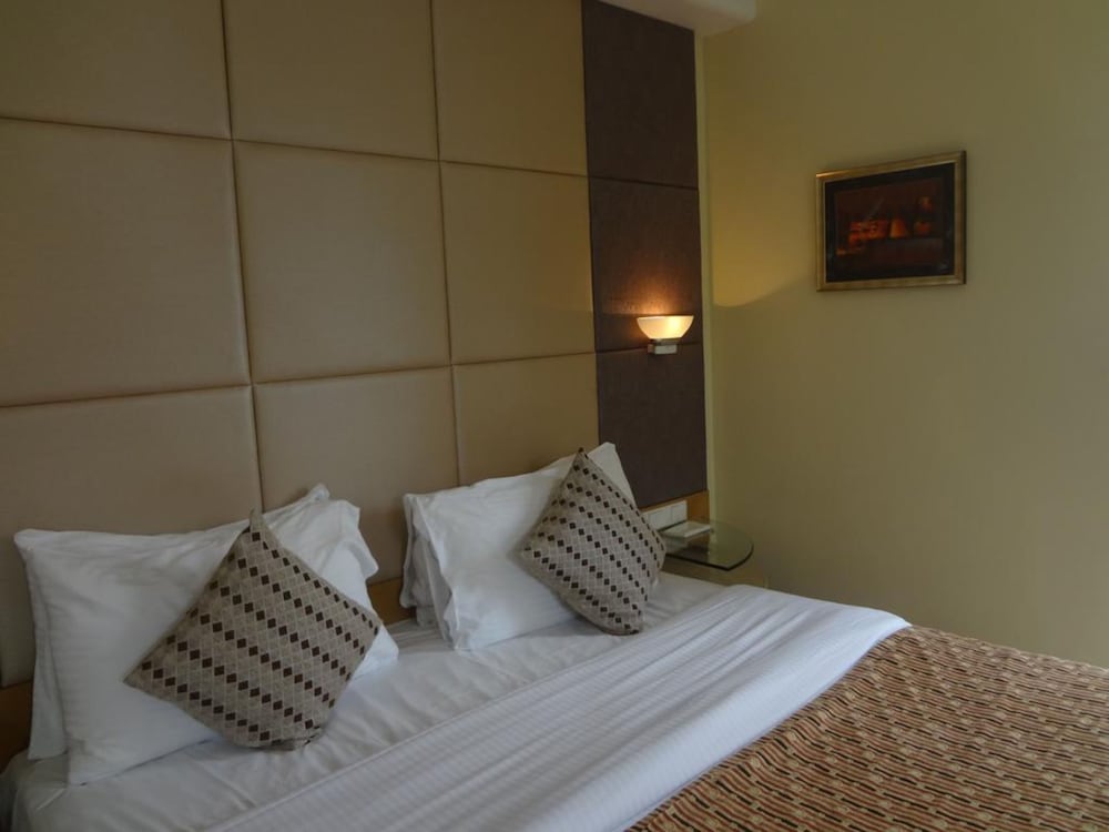 Superior, Twin Beds, Ascot Hotel 2/3