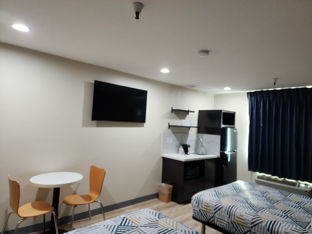 Studio6 Suites Cameron Park, CA - Folsom 16/40