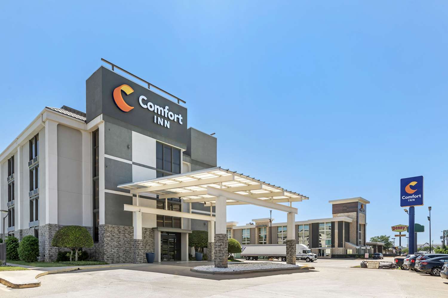 Comfort Inn Dallas North Love Field Airport, TX 19/21