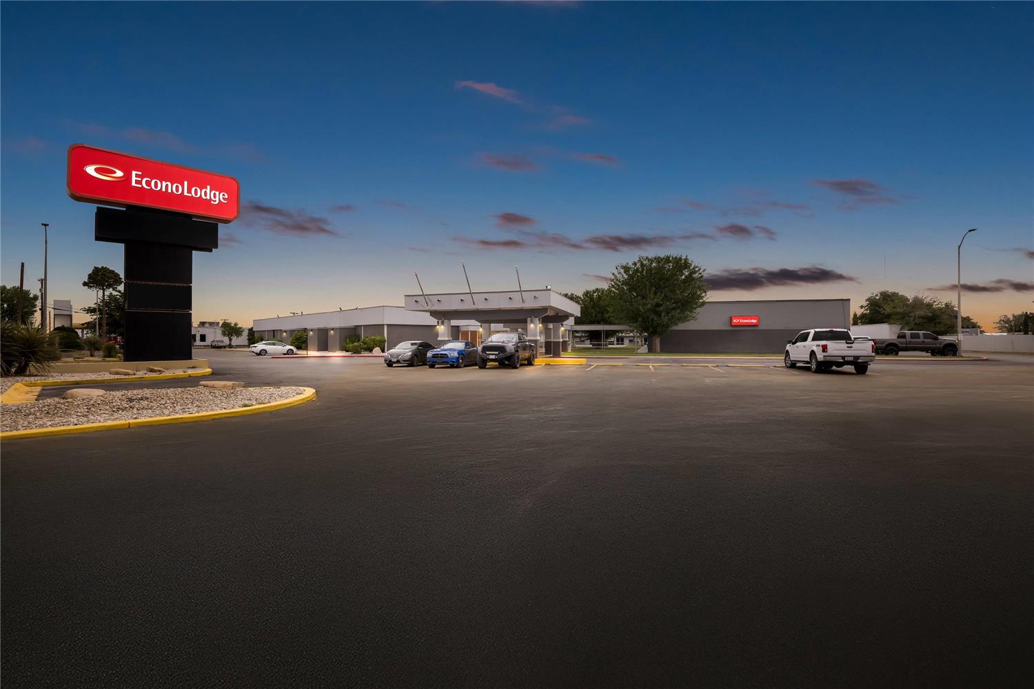 Econo Lodge Carlsbad Caverns Area 2/25