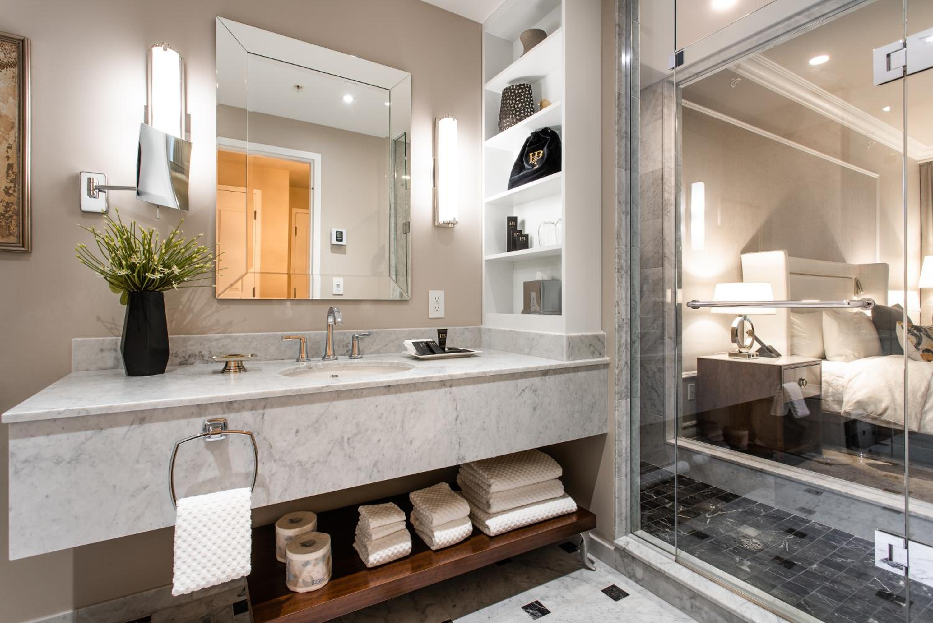 غرفة كلاسيكية بسرير كينج وسريرين كوين، Hotel Birks Montreal 7/10