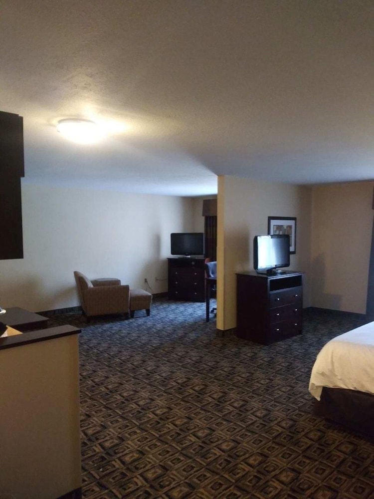 Holiday Inn Express Hotel Suites Zanesville North 40/66