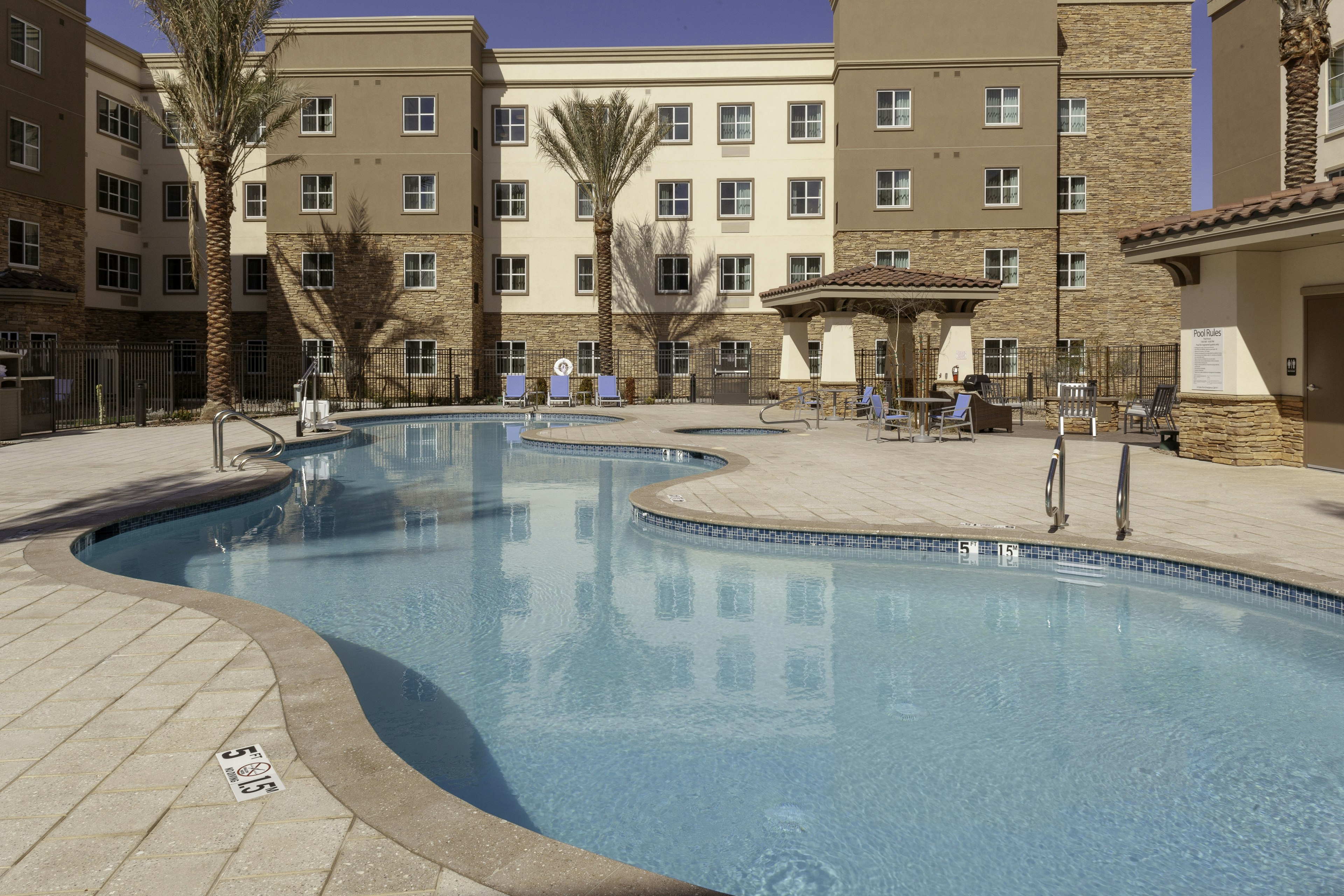 Holiday Inn Express and Suites Phoenix East - Gilbert 65/66