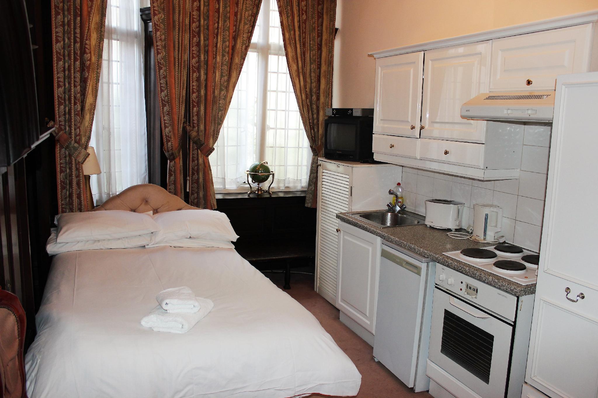 Kensington Court ApartHotel 7/23