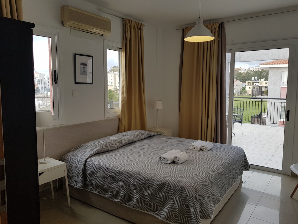 1 BEDROOM, SUITE, TERRACE