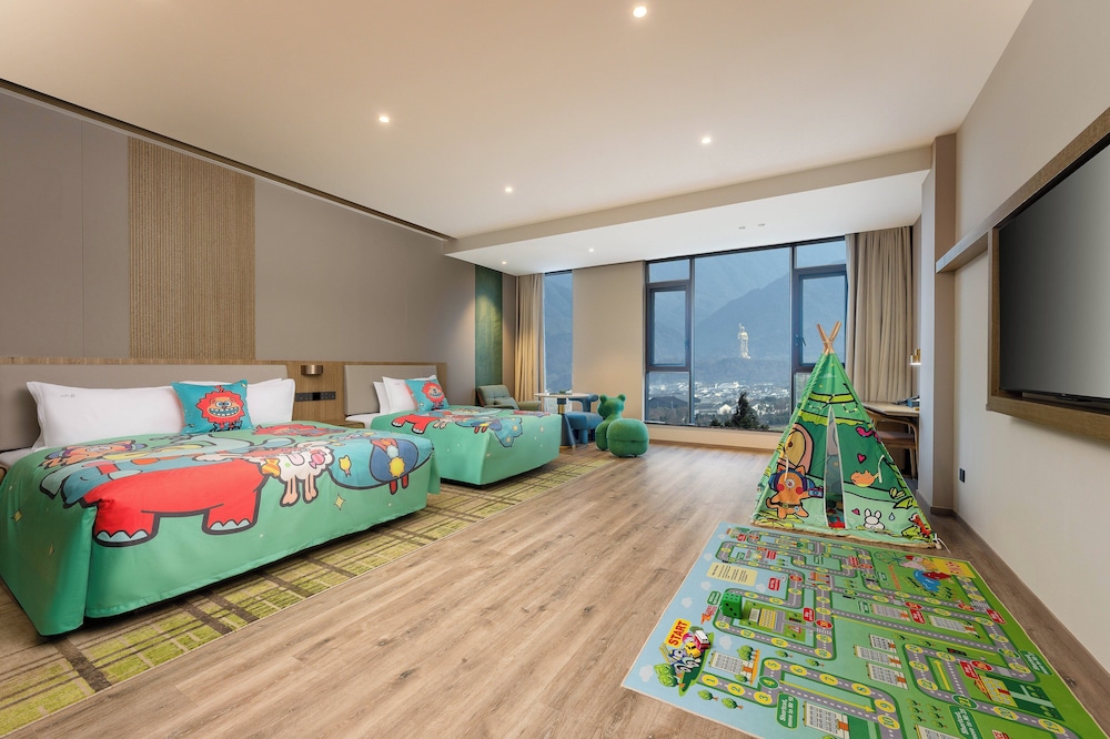 Kids Theme, Suite, King Bed, Mountain View