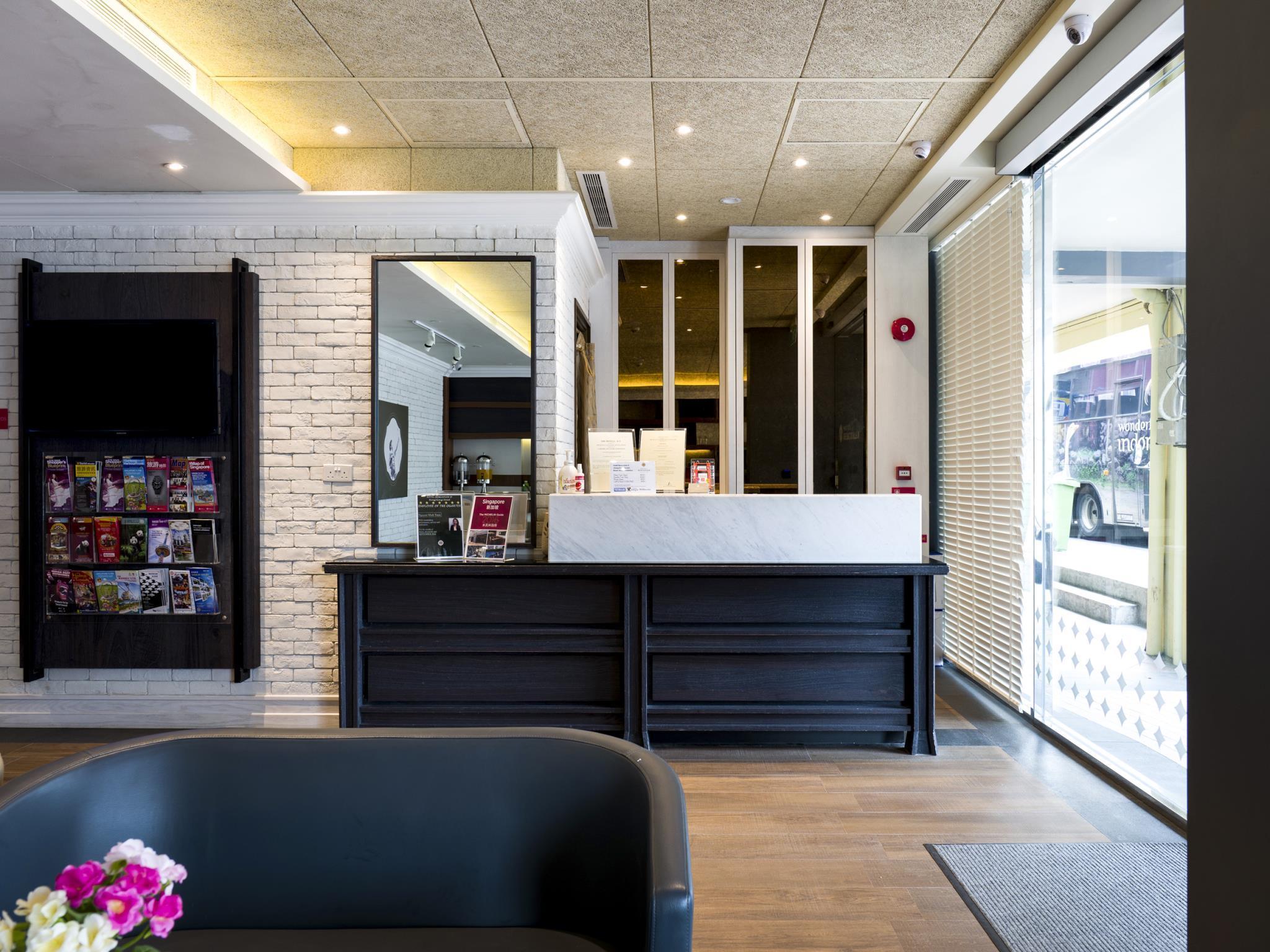 Bluewaters Pods 38 Hongkong St 8/40