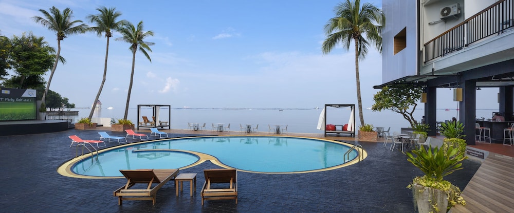 The Loft Seaside Sriracha Hotel 64/68