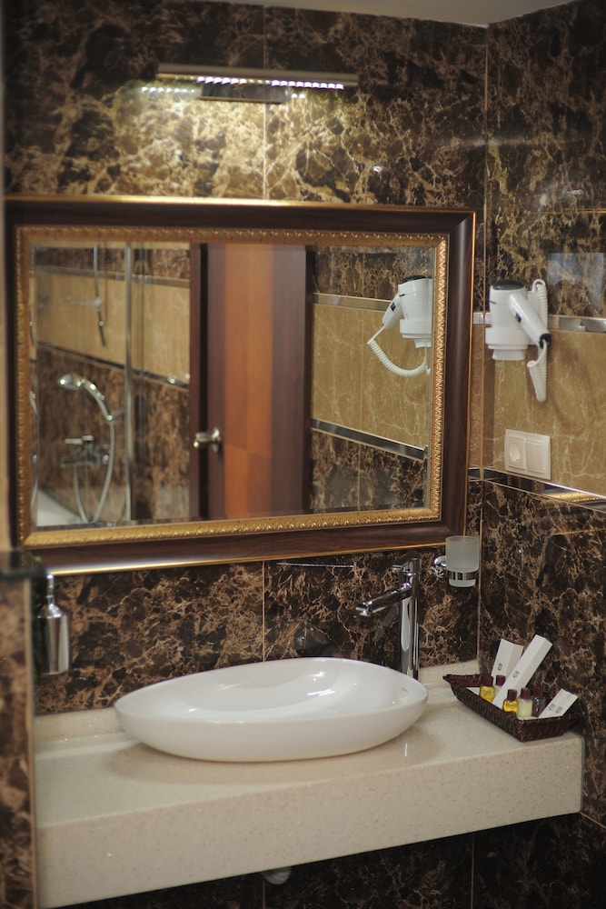Golden Lake Hotel 43/50