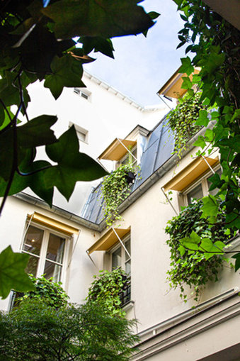 Le Burgundy Paris 146/147