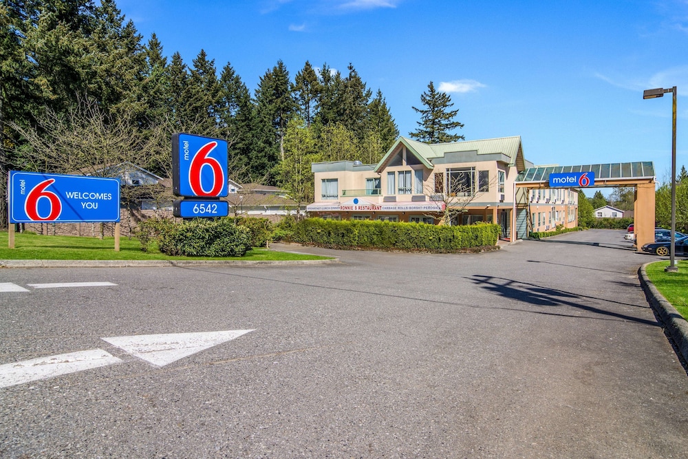 Motel6 Surrey BC 24/37