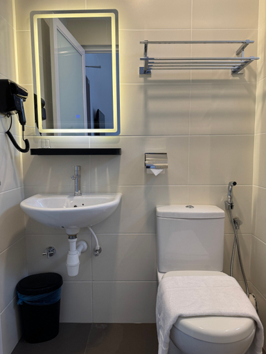 Maca Hotel by Sky Hive 7/11