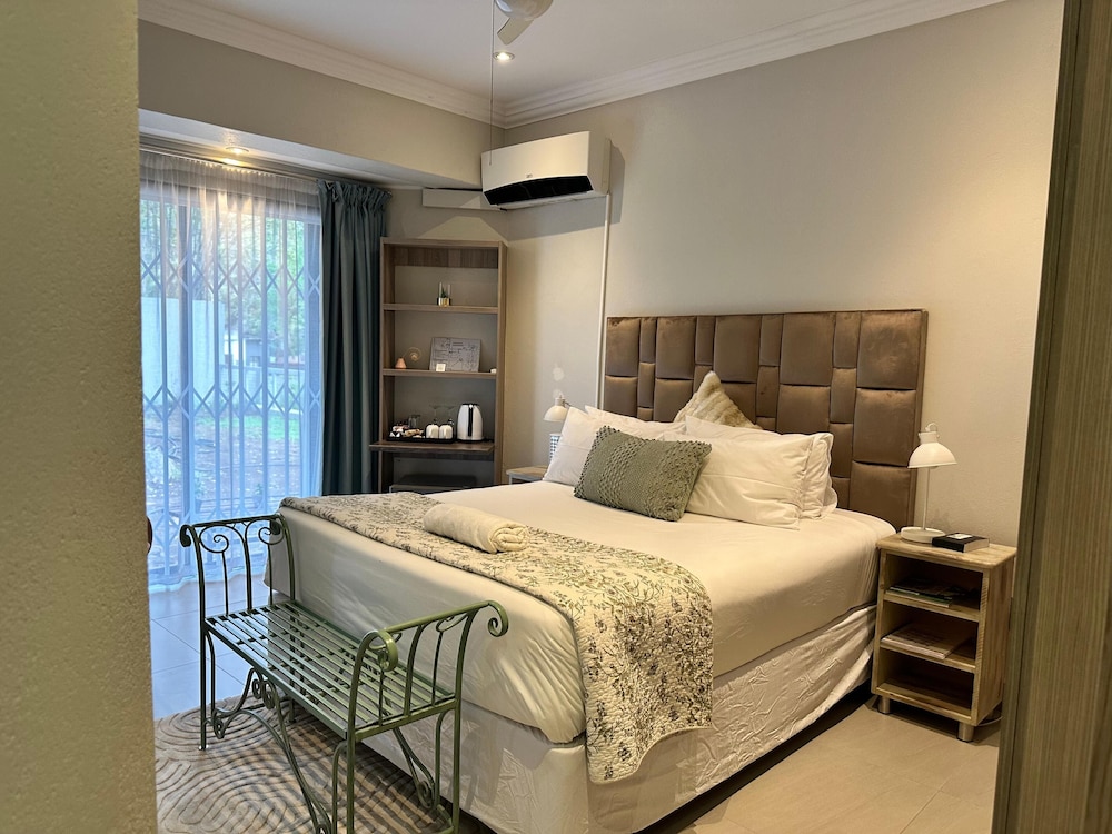 DELUXE, QUEEN BED