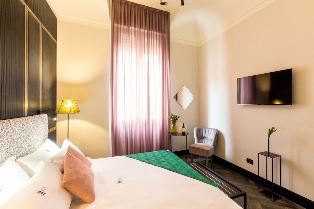 THE H'ALL TAILOR SUITE ROMA 8/65