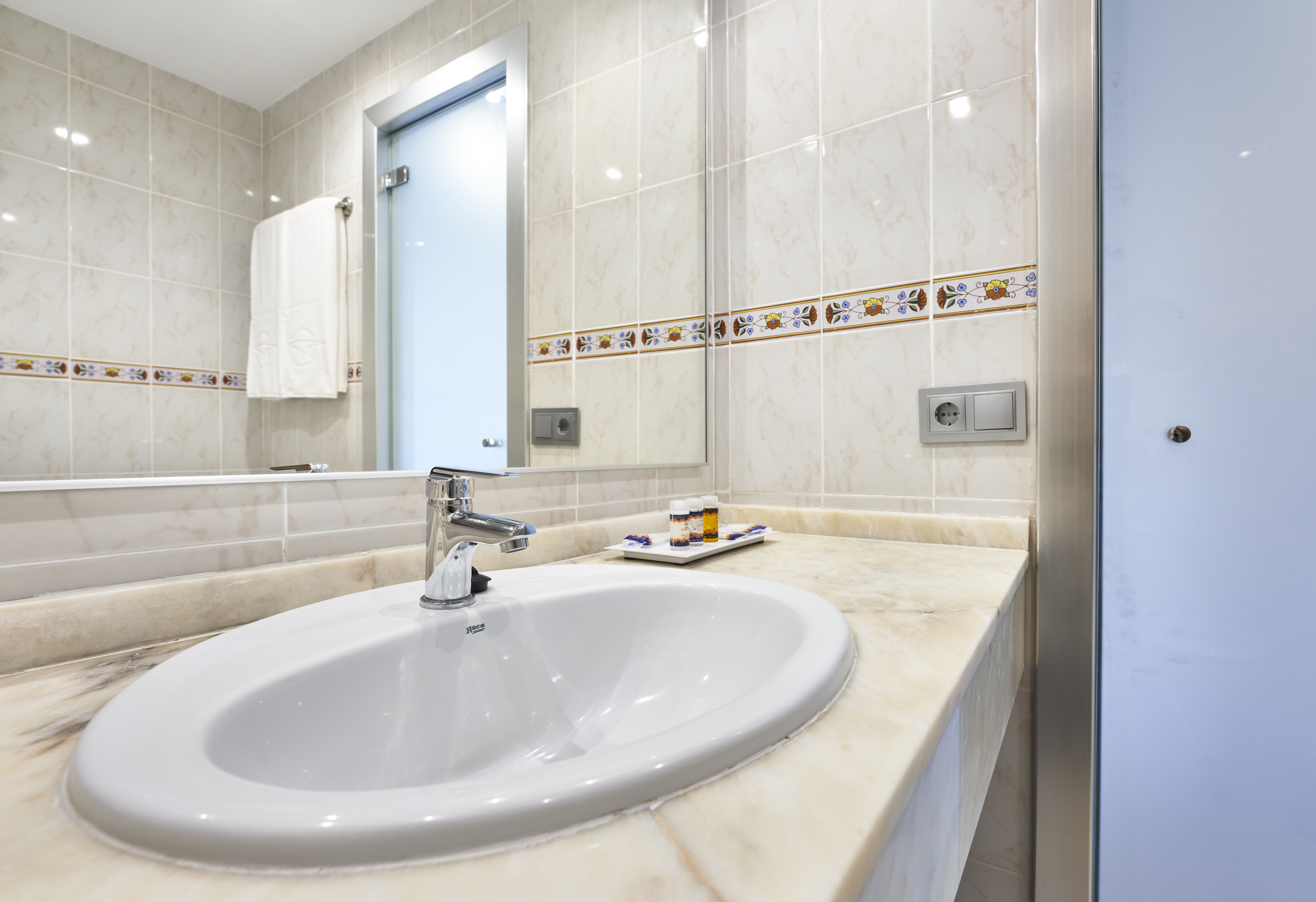 Globales Torrenova - Adults Only 43/45