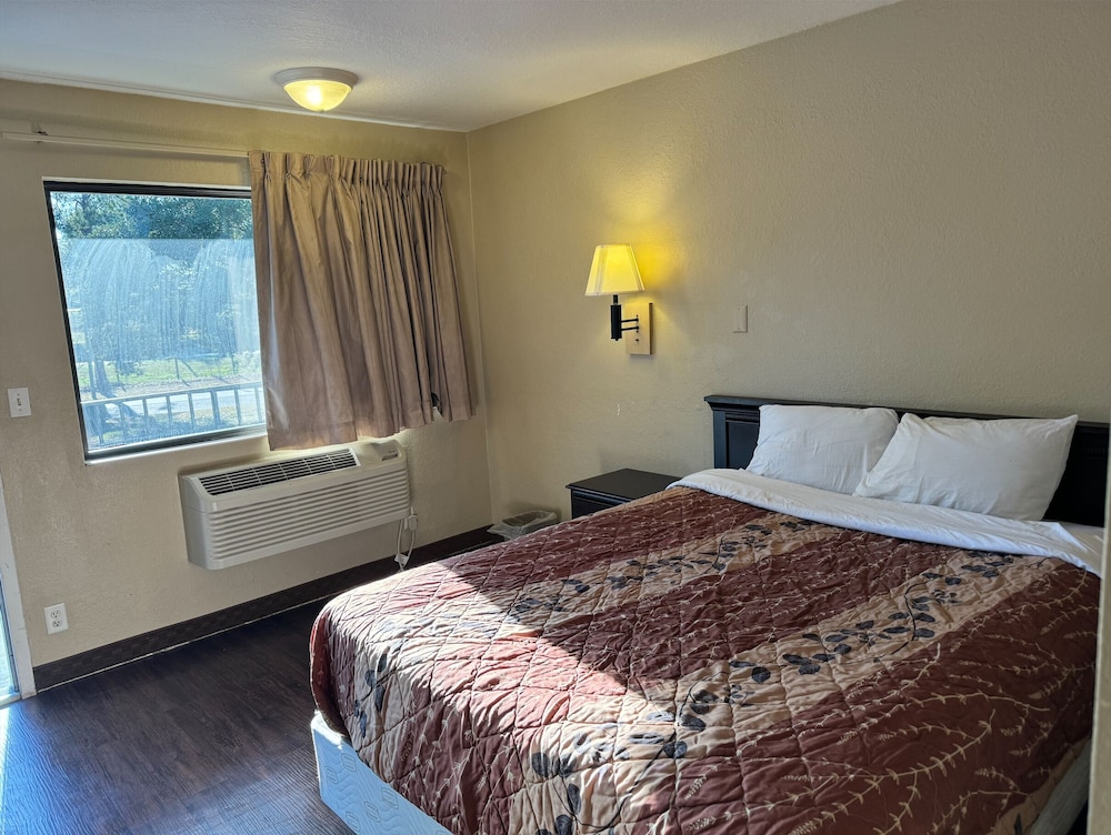 Capital O Hotel Richmond Hill/Savannah area I-95 15/48
