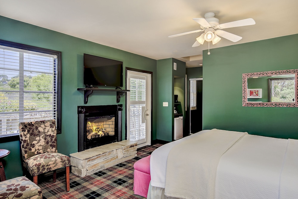 Cottage, Studio, Queen Bed