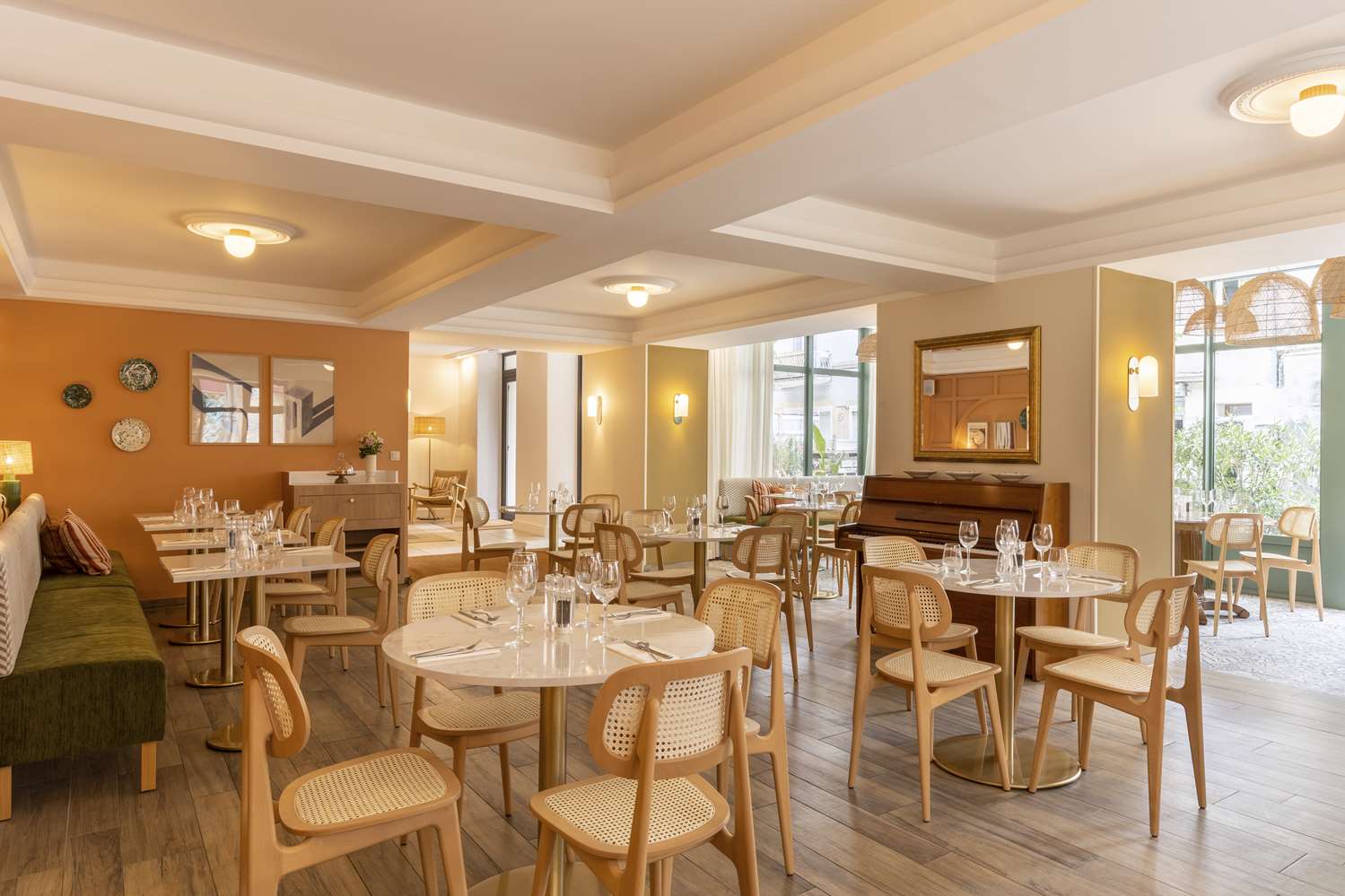 restaurant cafeteria