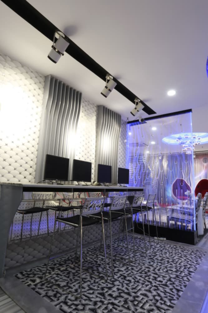 Planet Hotel 15/25