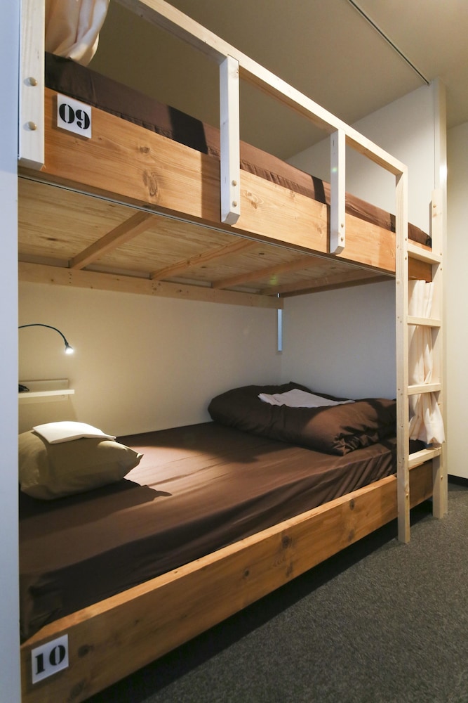 Roots Hostel 59/59