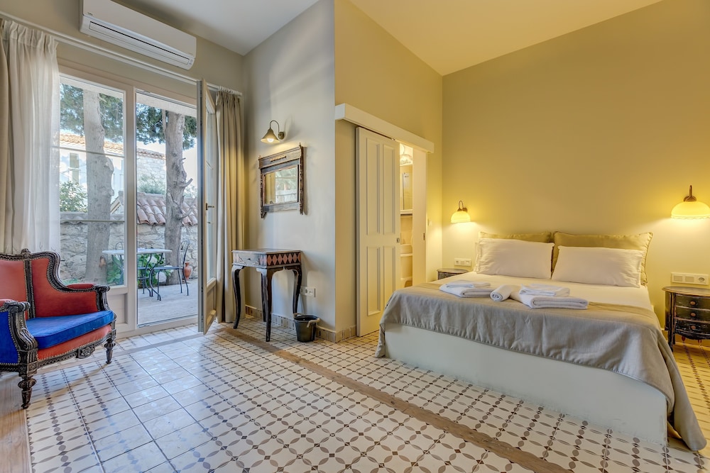 Vespera Hotel 9/43