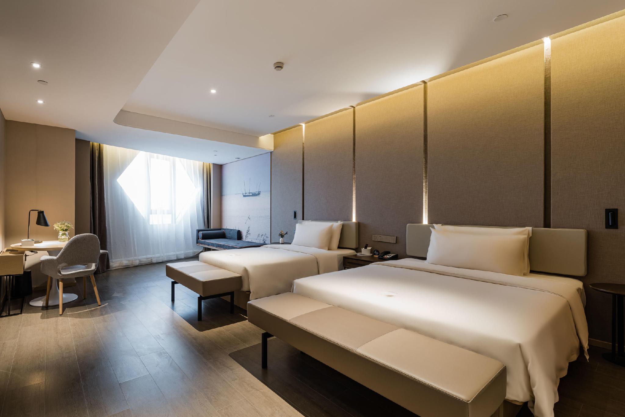 Superior, Twin Beds, City View