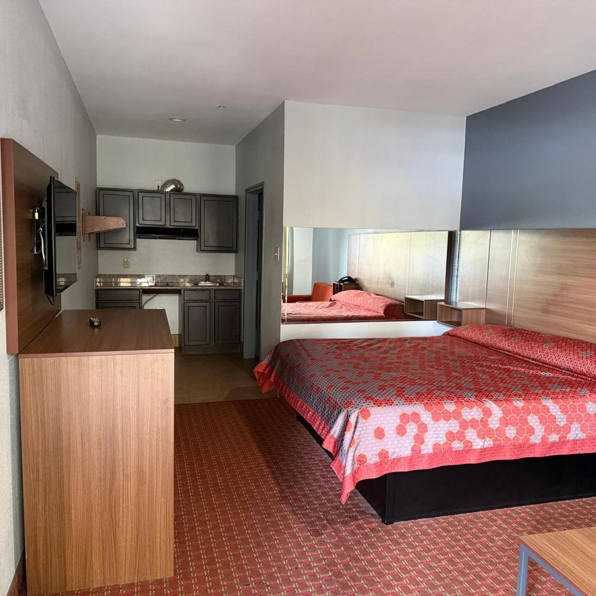 Budget Host Inn Stafford - Houston 10/16
