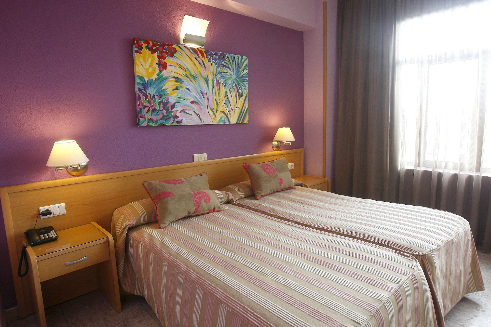 ROOM, TWIN BEDS