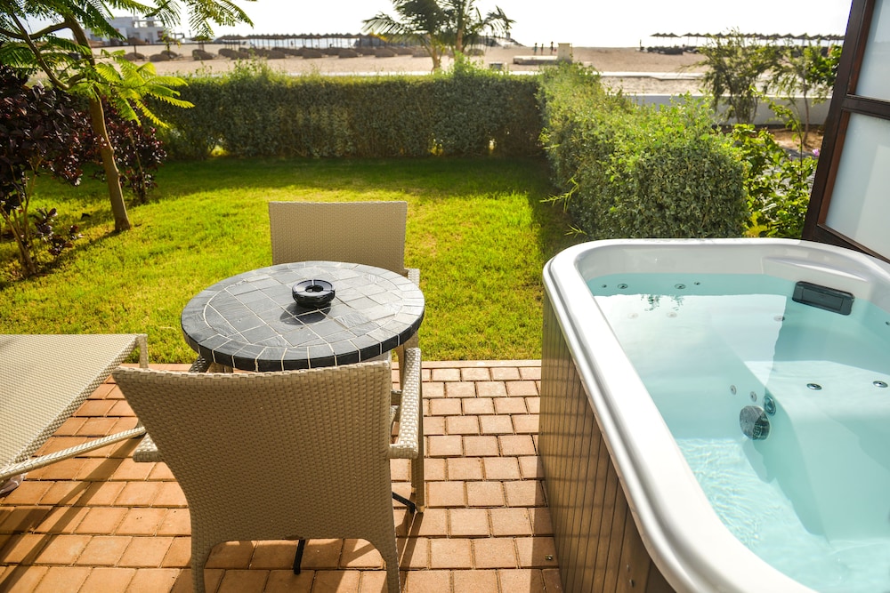 Melia Llana Beach Resort Spa 10/50