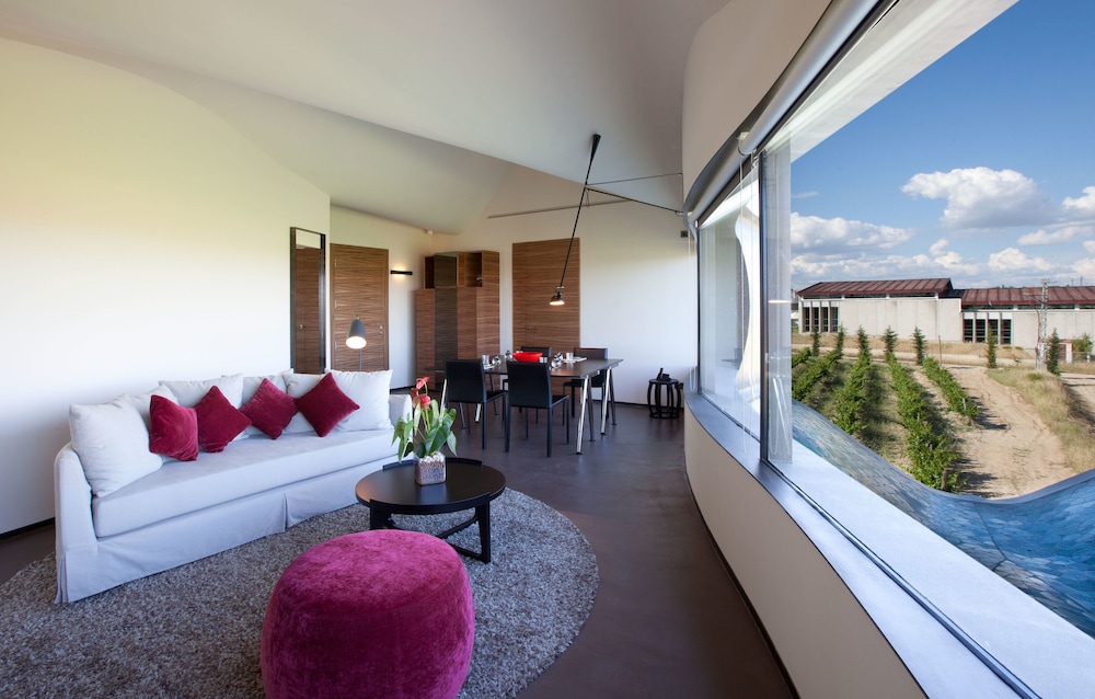 Cava Hotel Mastinell 36/68