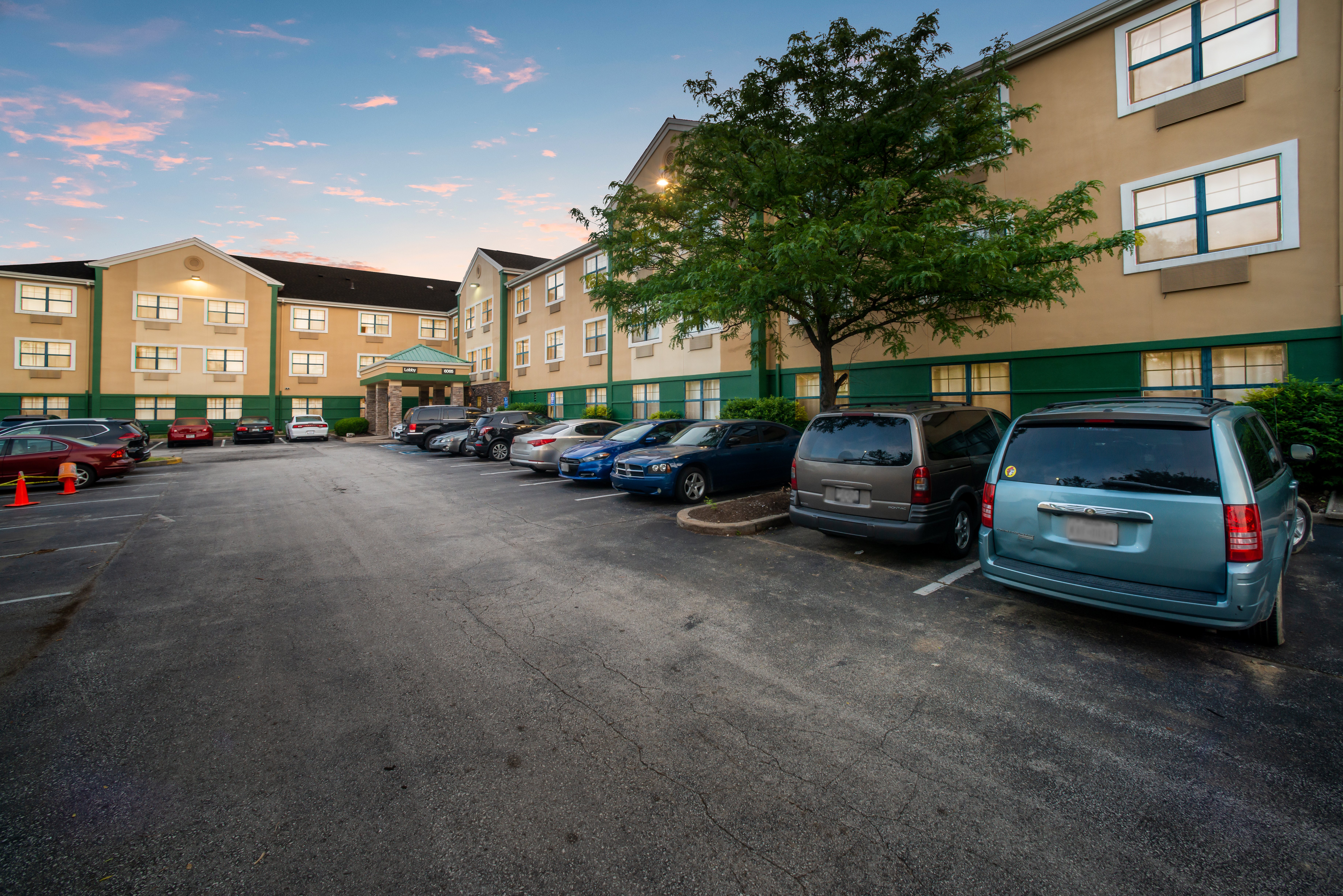 HomeTowne Studios by Red Roof St. Louis - Airport/ N Lindbergh 6/10