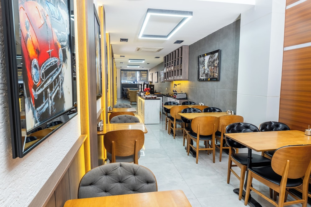 Luxury Life Suites 34/50