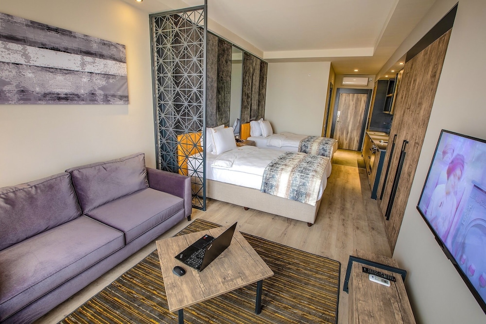 Shimall Hotel 33/44
