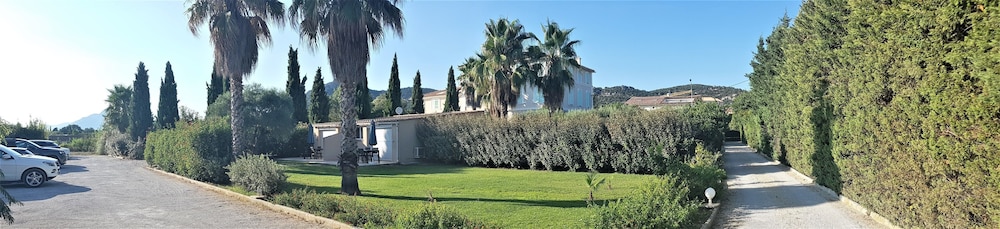 Domaine De L Aufrene 42/50