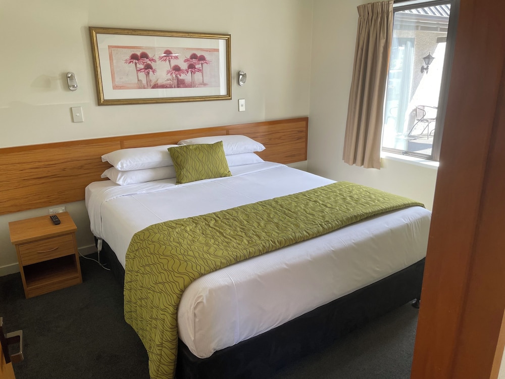 1 BEDROOM, GROUND FLOOR