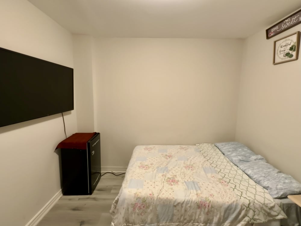 Toronto Furnished Living 16/52