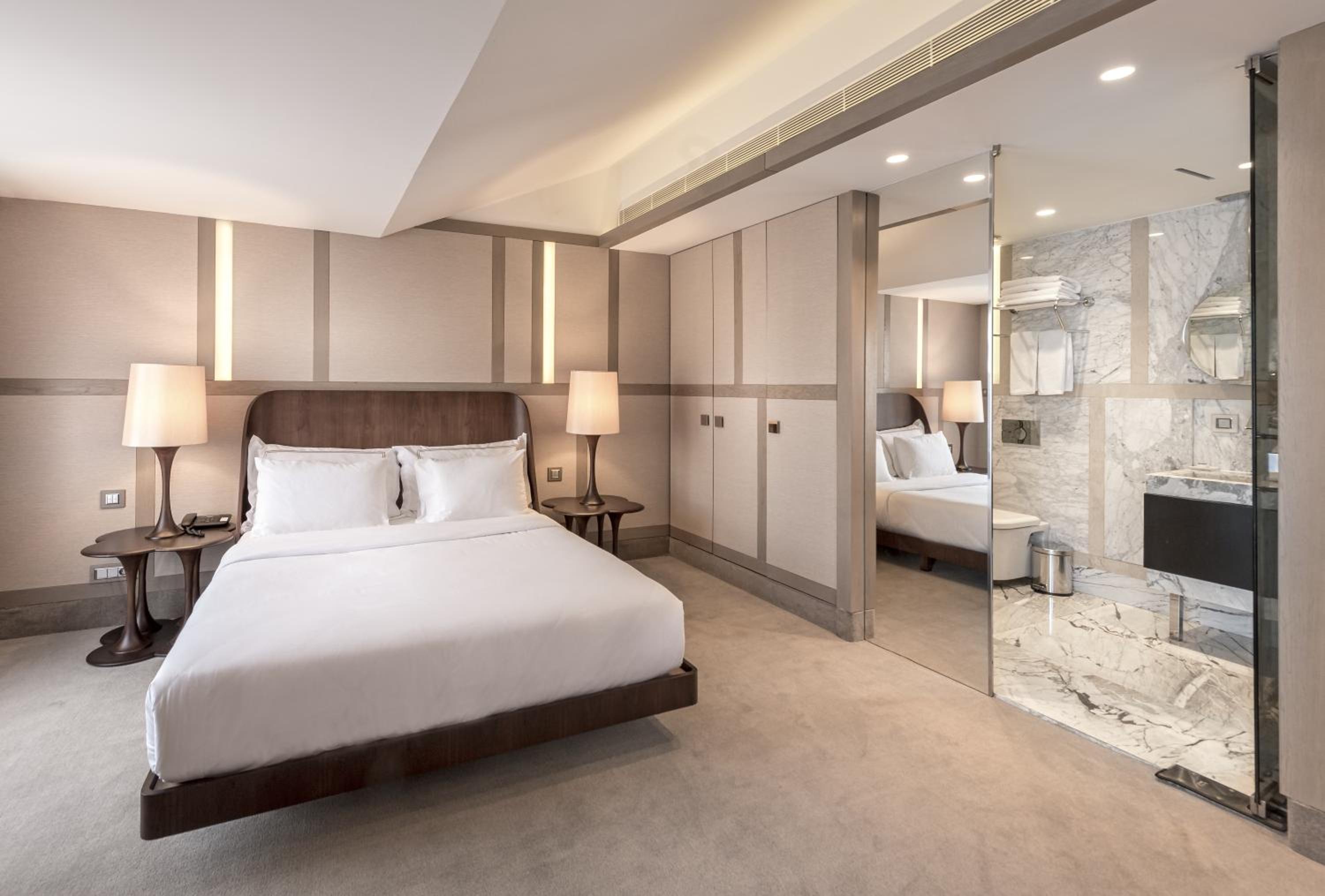 Junior Suite, King Bed, Terrace