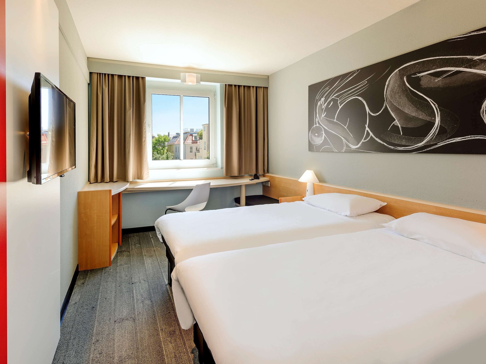 ROOM, TWIN BEDS